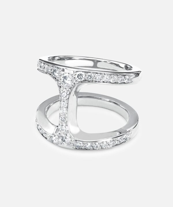 Alternative view of Dame Phantom W/ Diamonds Ring